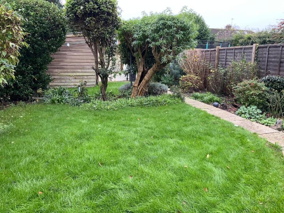 Warm And Cosy City Centre Home Near Train Station Chichester Exterior foto